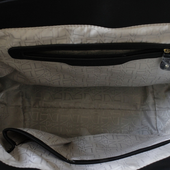 Danielle Nicole Trapeze Purse - Picture 3 of 3